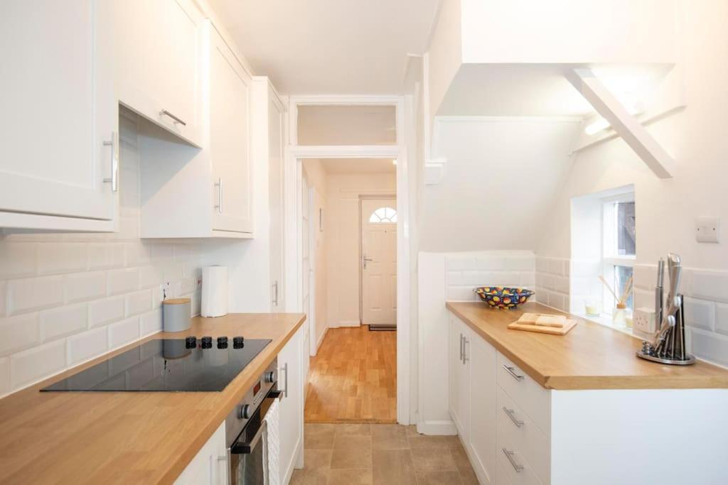 Вилла 3 Bed House/Garden/Wi-Fi/Parking/Central Location Гильдфорд Экстерьер фото